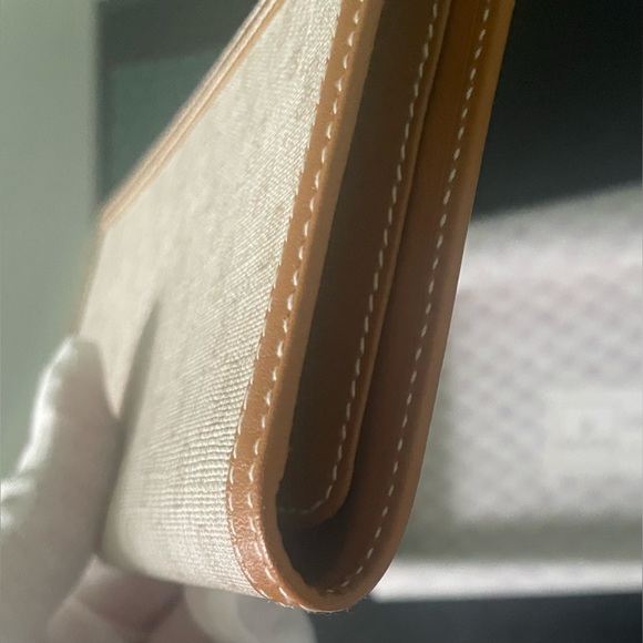 Vintage Gucci with COA - Picture 11 of 16